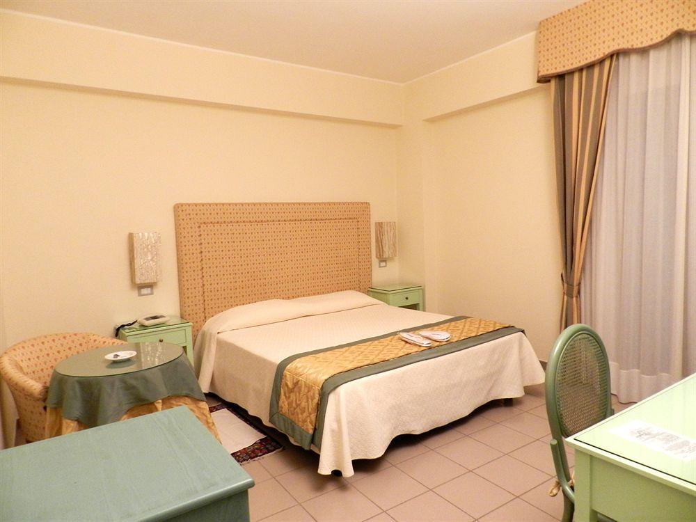 Hotel Il Mulino Capo dʼOrlando Екстериор снимка