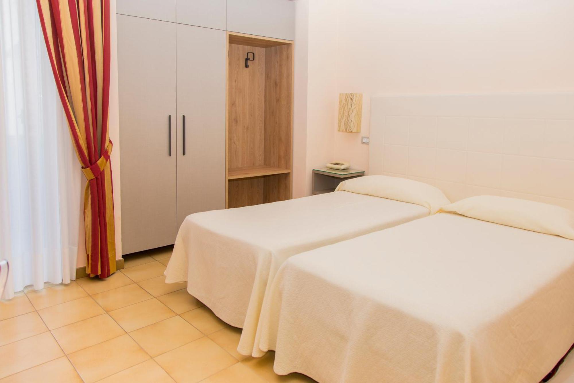Hotel Il Mulino Capo dʼOrlando Екстериор снимка