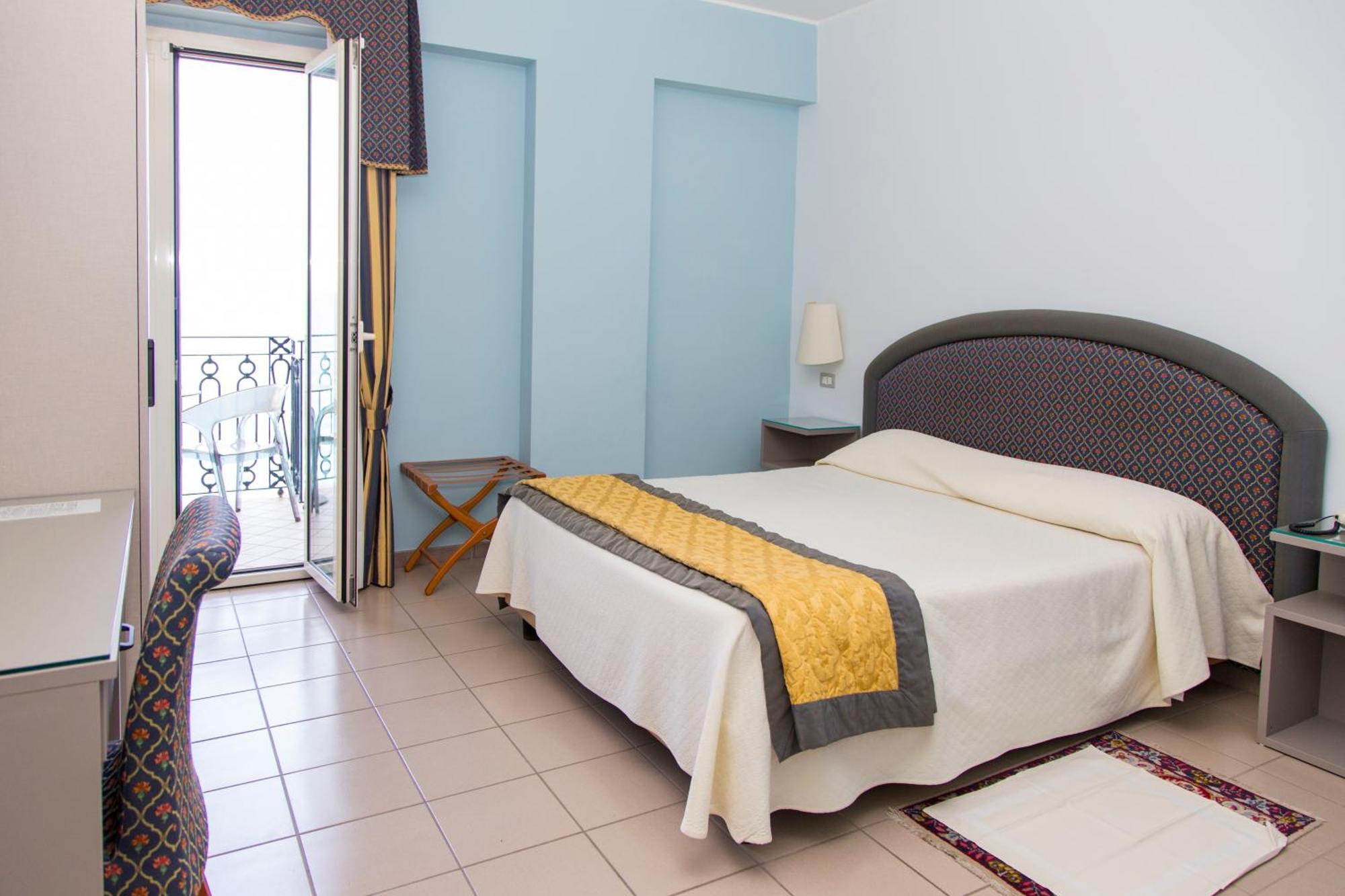 Hotel Il Mulino Capo dʼOrlando Екстериор снимка