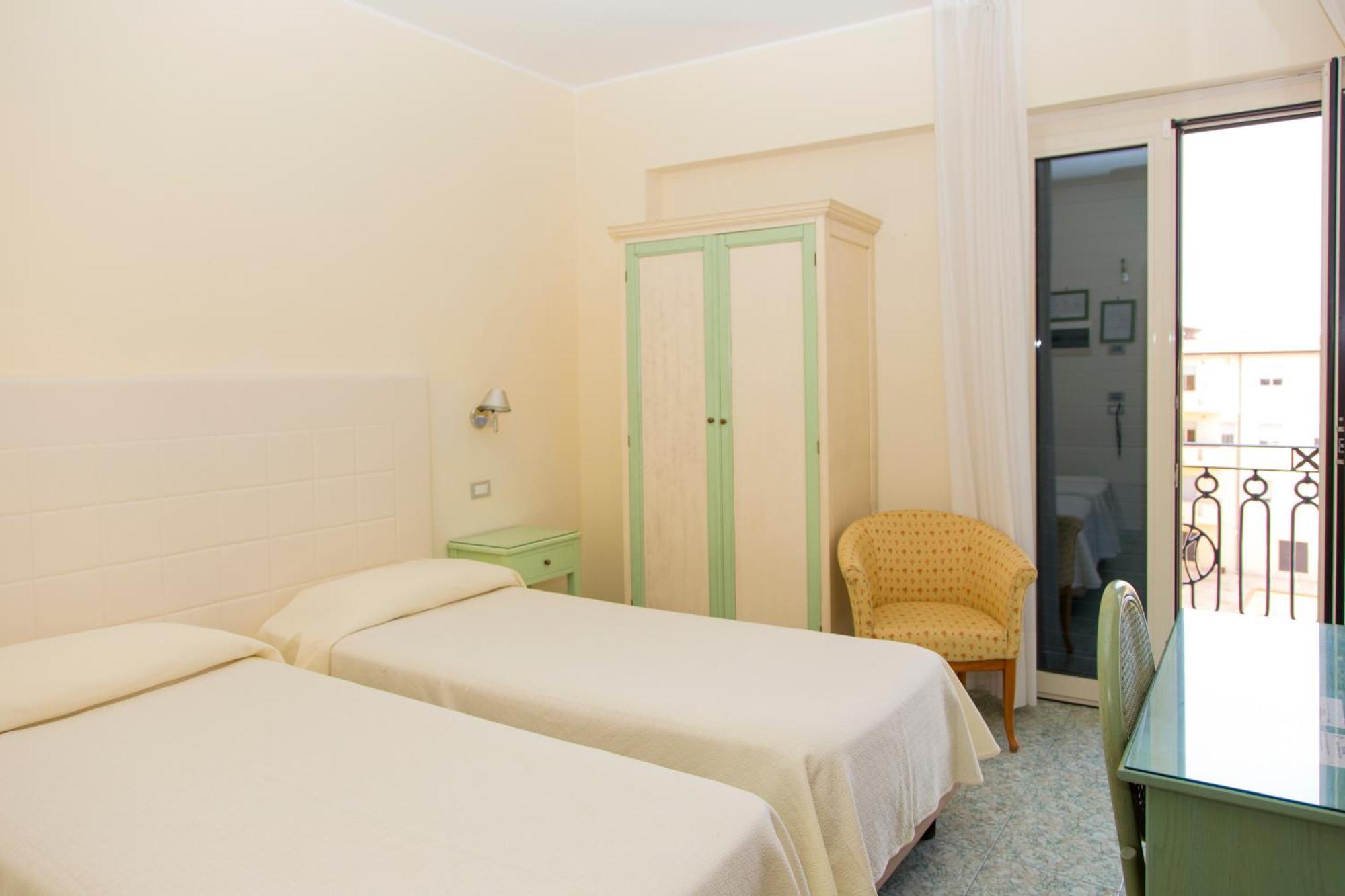 Hotel Il Mulino Capo dʼOrlando Екстериор снимка