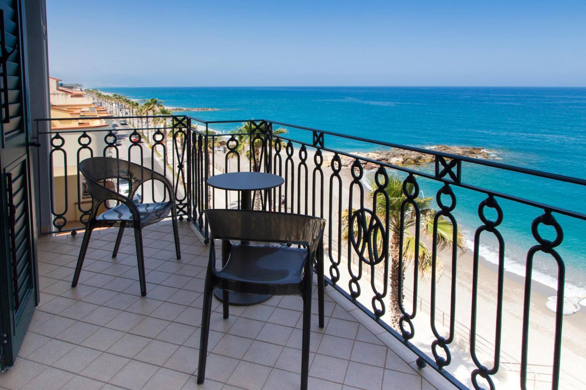 Hotel Il Mulino Capo dʼOrlando Екстериор снимка