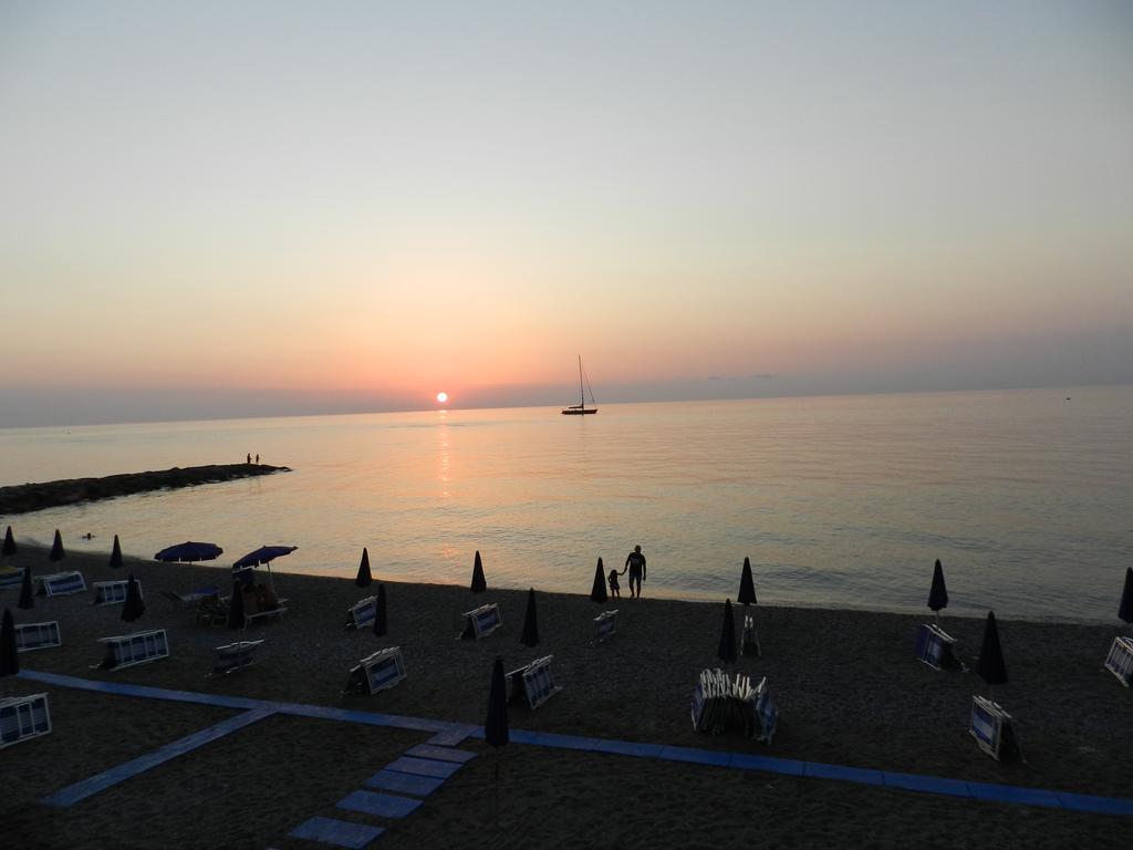 Hotel Il Mulino Capo dʼOrlando Екстериор снимка
