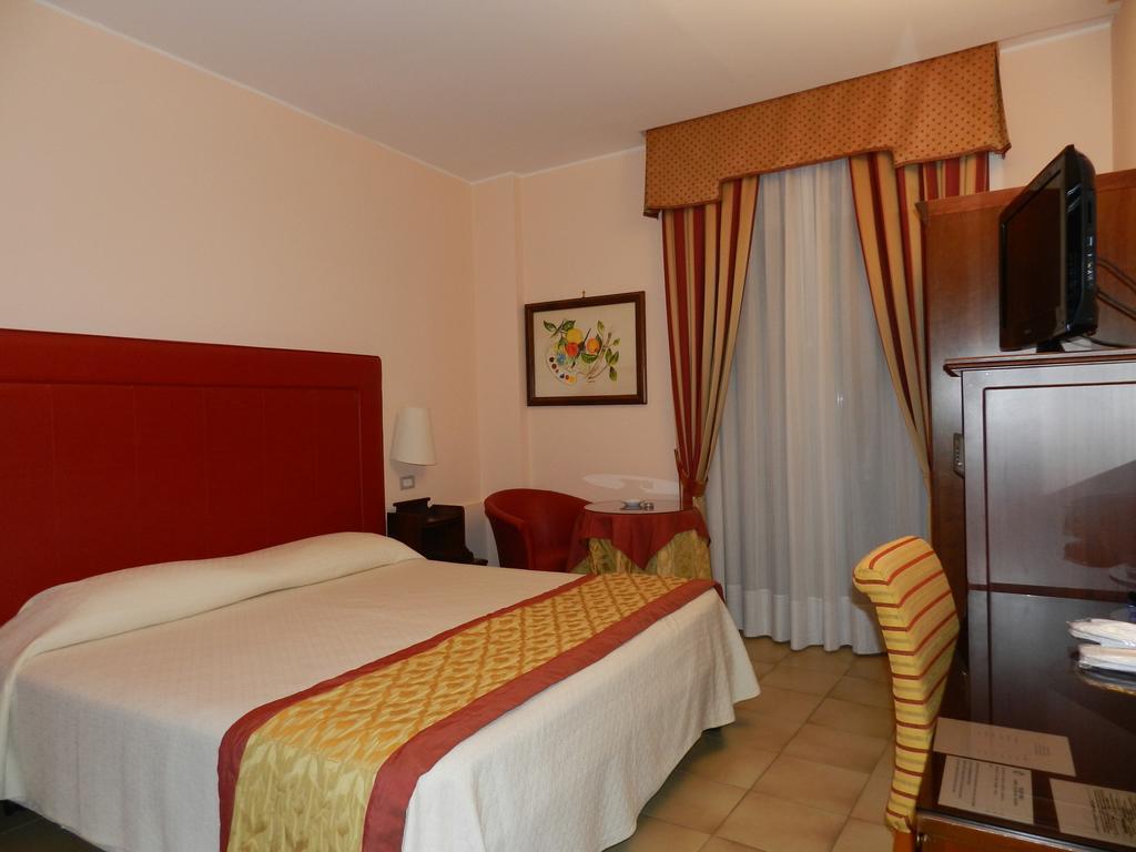 Hotel Il Mulino Capo dʼOrlando Екстериор снимка